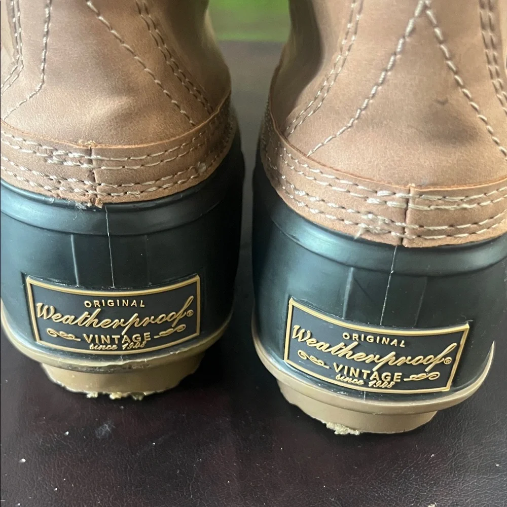 Stylish Tan and Green Boat Shoes‎